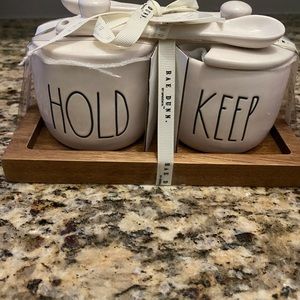 Rae Dunn hold keep NWT